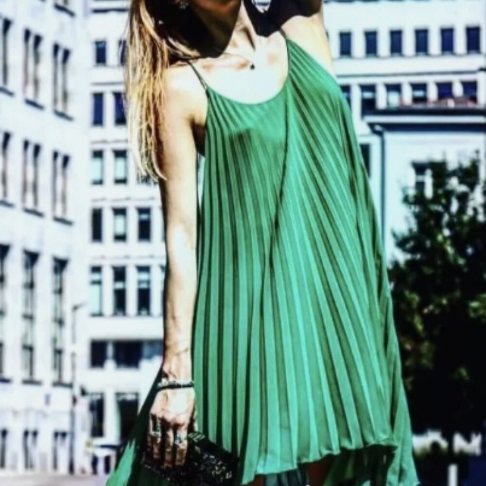 H&M Kelly Green Pleated Asymmetrical Dress with Spaghetti Straps Size: 2